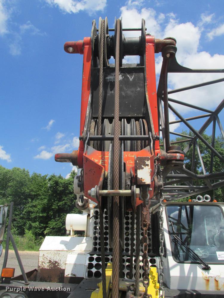 image for item DE3677 P & H T600XL truck crane