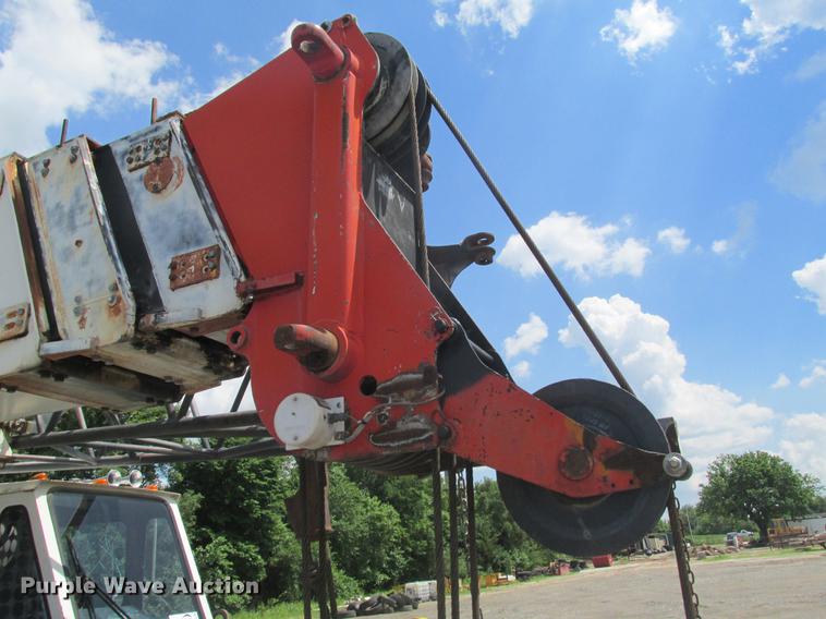 image for item DE3677 P & H T600XL truck crane