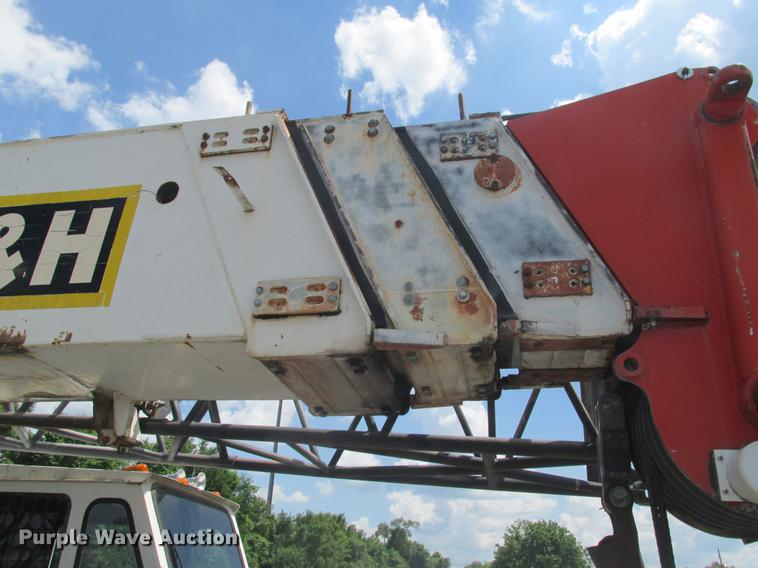 image for item DE3677 P & H T600XL truck crane