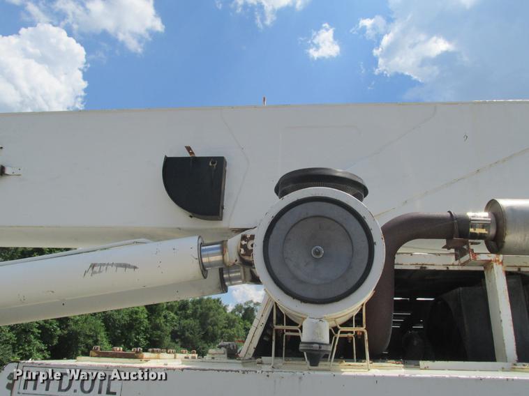 image for item DE3677 P & H T600XL truck crane