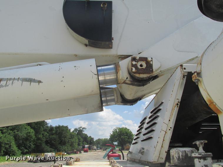 image for item DE3677 P & H T600XL truck crane