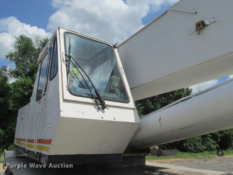 image for item DE3677 P & H T600XL truck crane