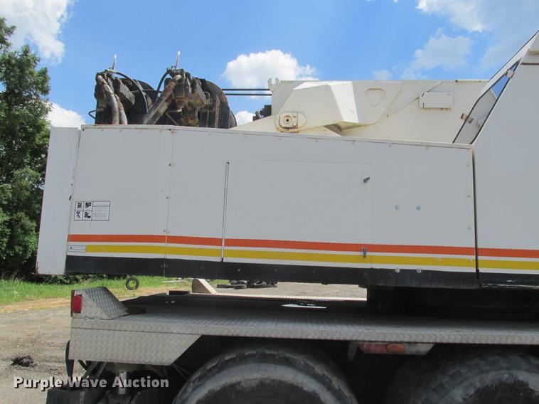 image for item DE3677 P & H T600XL truck crane