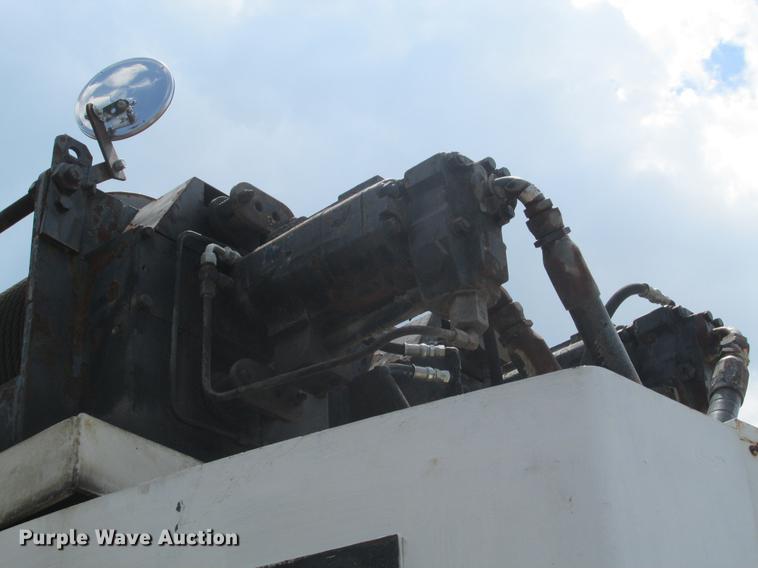 image for item DE3677 P & H T600XL truck crane