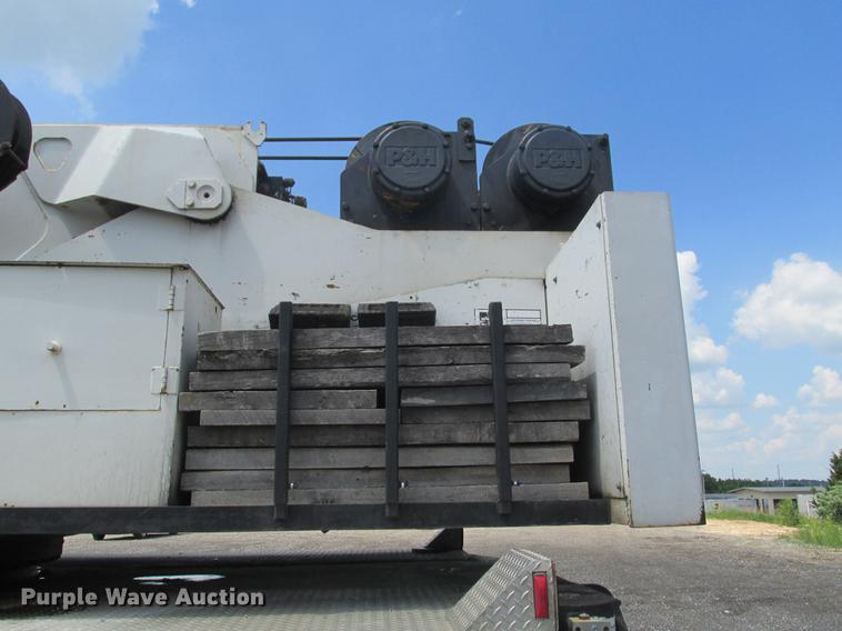 image for item DE3677 P & H T600XL truck crane