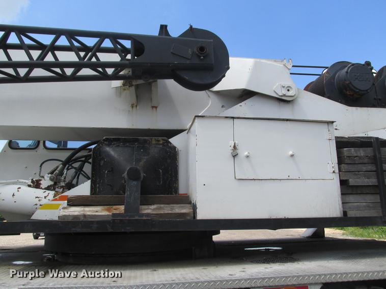 image for item DE3677 P & H T600XL truck crane