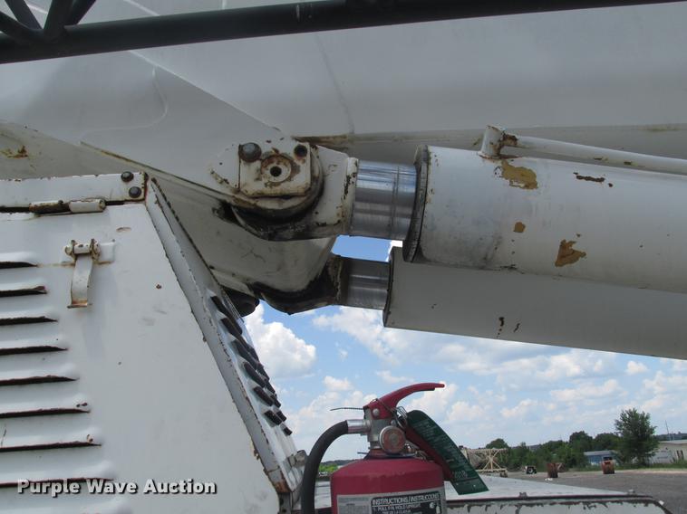 image for item DE3677 P & H T600XL truck crane