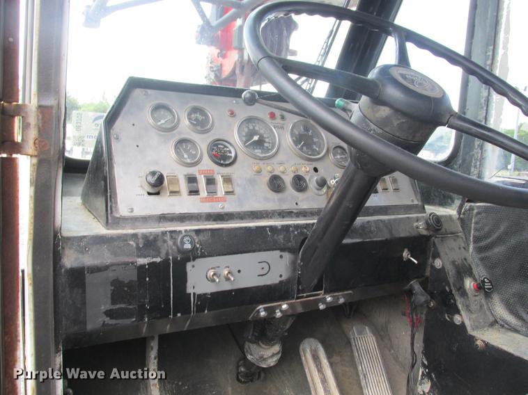 image for item DE3677 P & H T600XL truck crane