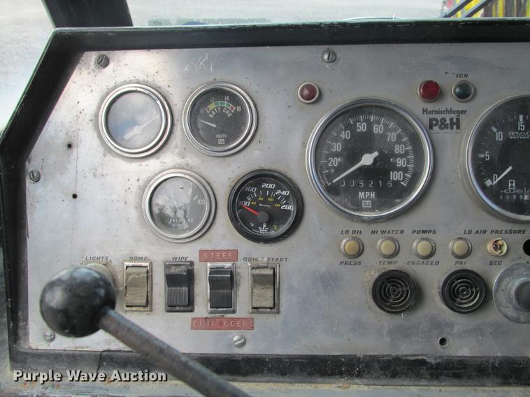 image for item DE3677 P & H T600XL truck crane