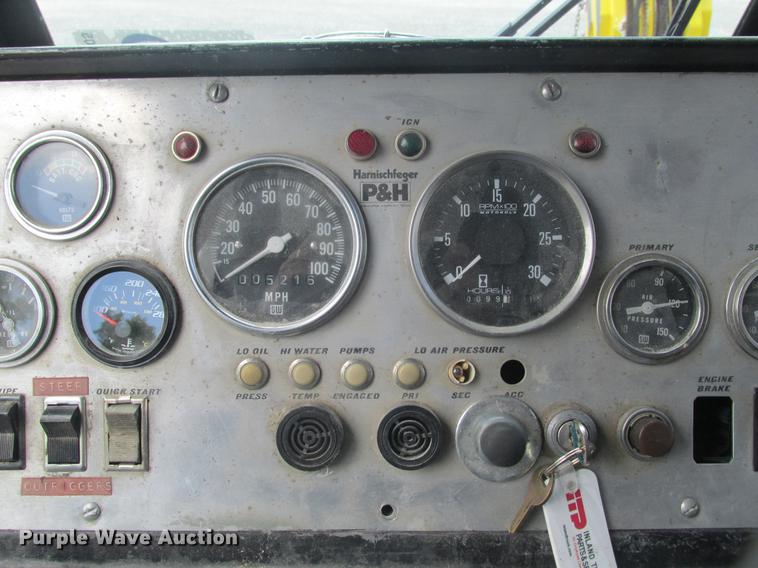 image for item DE3677 P & H T600XL truck crane