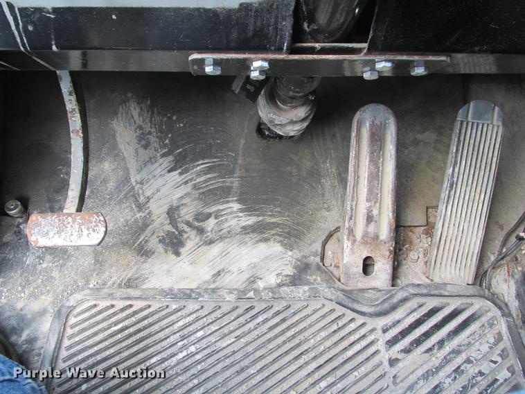 image for item DE3677 P & H T600XL truck crane