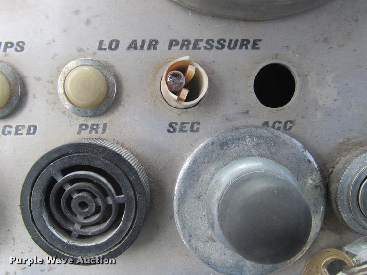 image for item DE3677 P & H T600XL truck crane