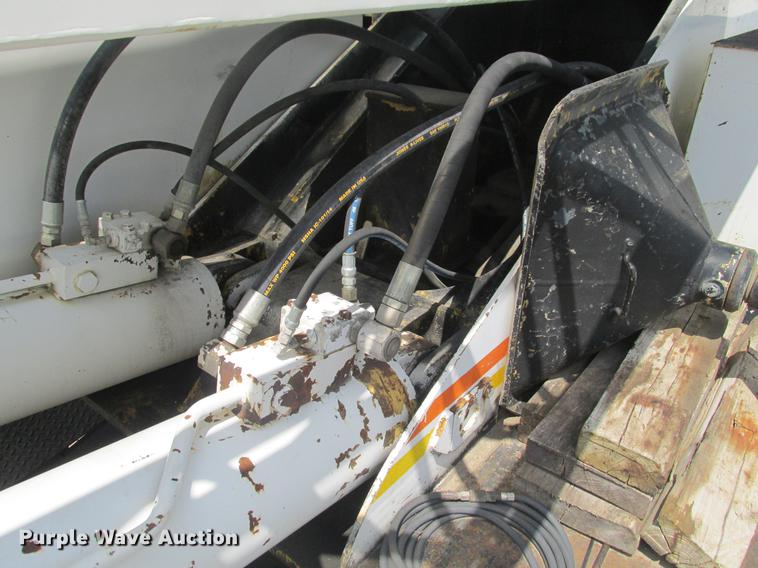 image for item DE3677 P & H T600XL truck crane