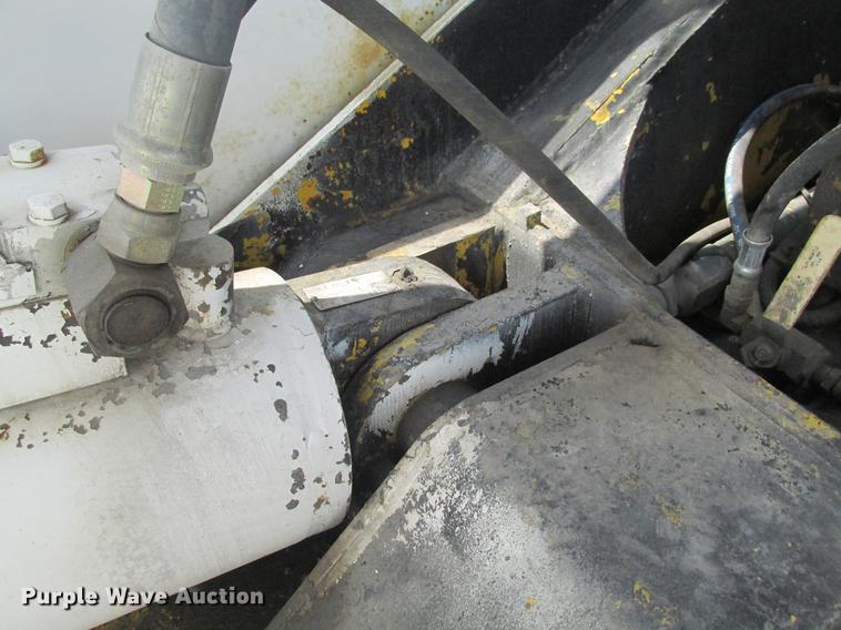 image for item DE3677 P & H T600XL truck crane