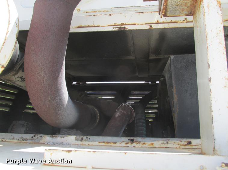 image for item DE3677 P & H T600XL truck crane