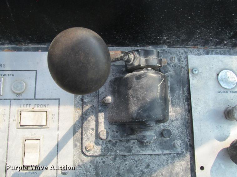 image for item DE3677 P & H T600XL truck crane