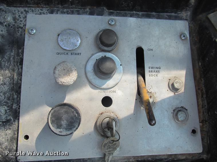 image for item DE3677 P & H T600XL truck crane