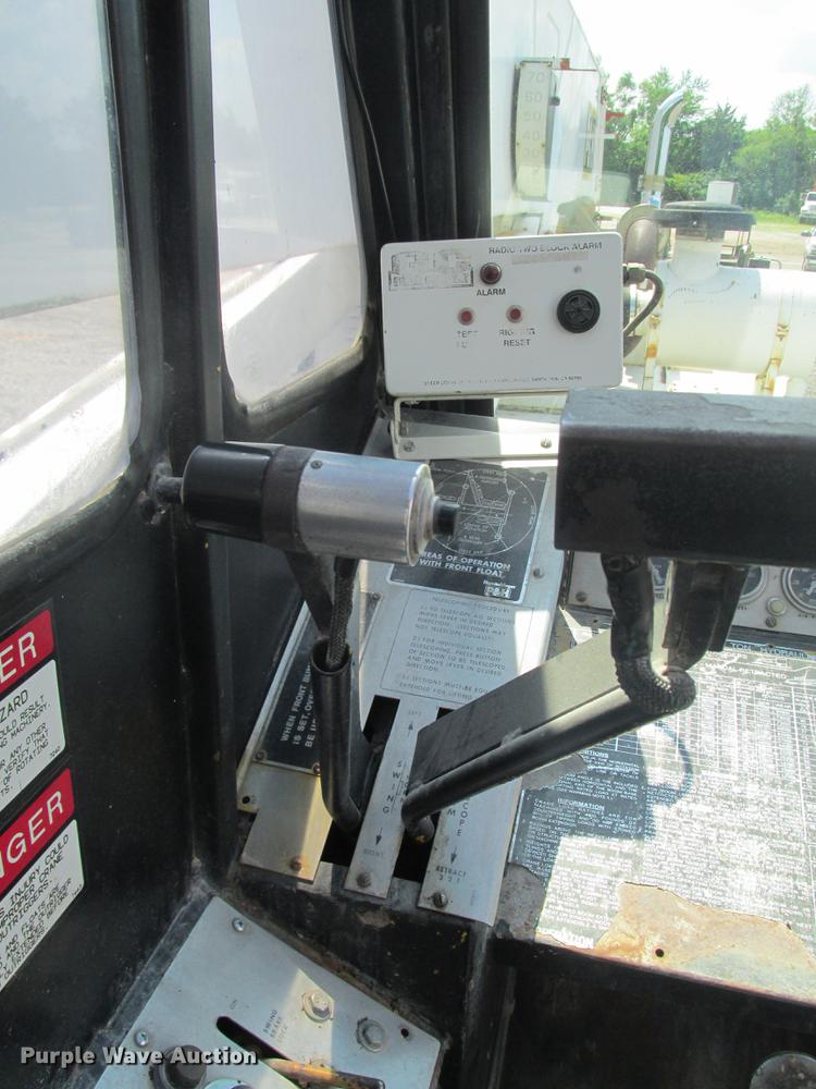 image for item DE3677 P & H T600XL truck crane