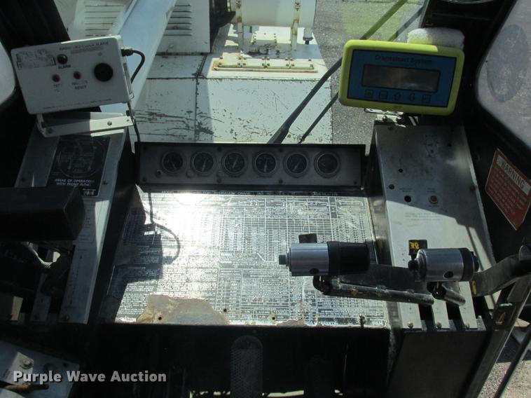 image for item DE3677 P & H T600XL truck crane