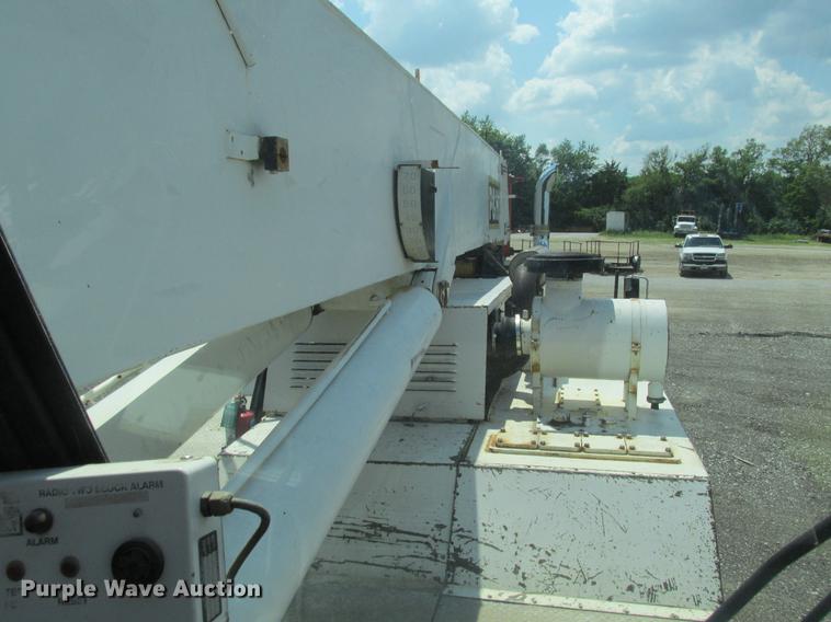 image for item DE3677 P & H T600XL truck crane