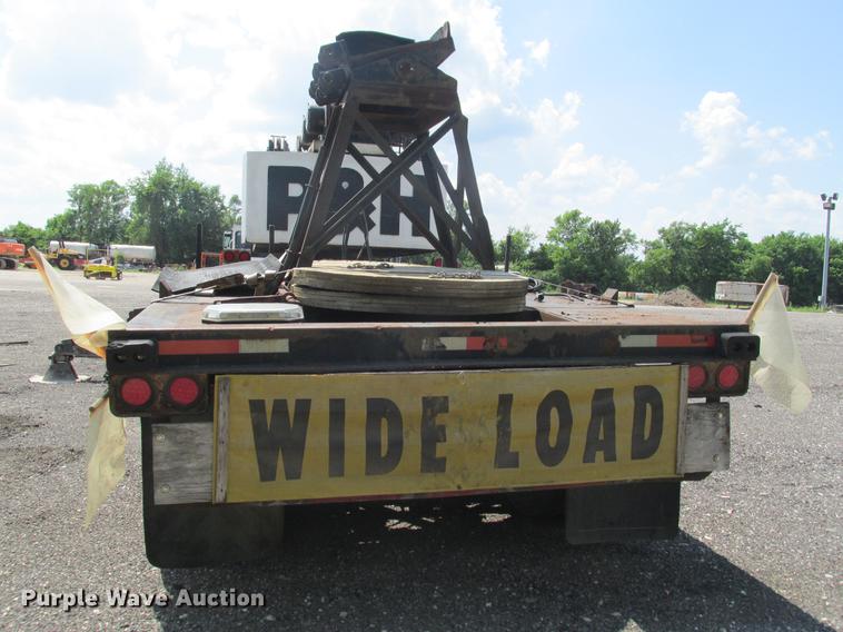 image for item DE3677 P & H T600XL truck crane