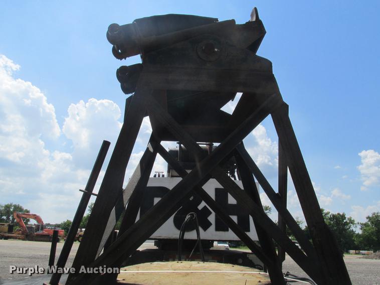 image for item DE3677 P & H T600XL truck crane