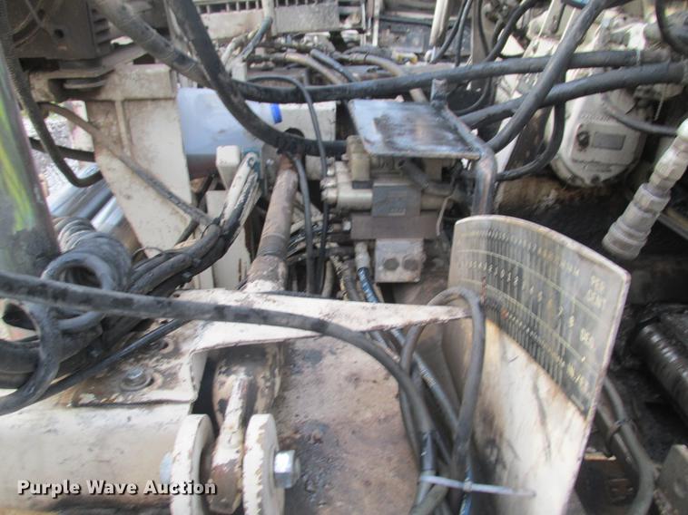 image for item DE3680 Cedarapids CR462 paver