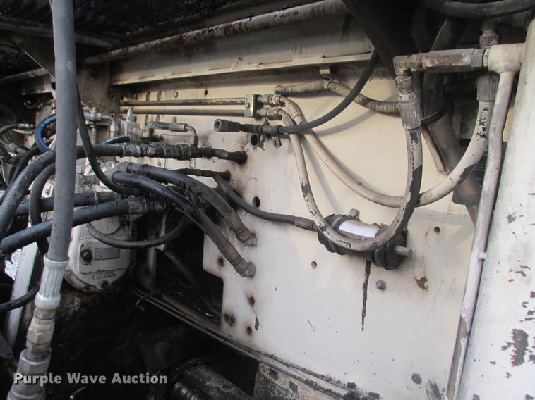 image for item DE3680 Cedarapids CR462 paver