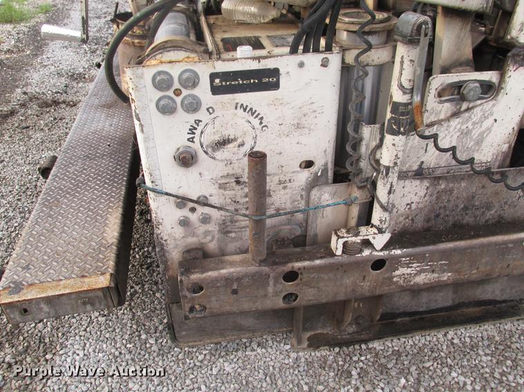 image for item DE3680 Cedarapids CR462 paver