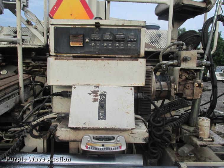 image for item DE3680 Cedarapids CR462 paver