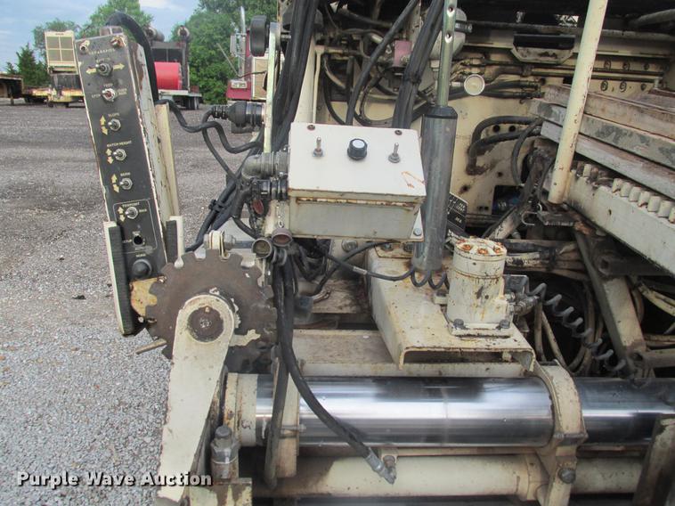 image for item DE3680 Cedarapids CR462 paver