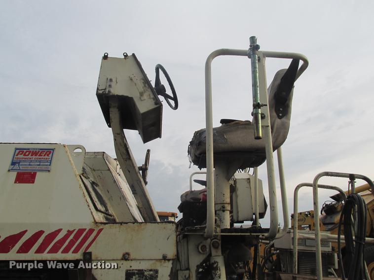 image for item DE3680 Cedarapids CR462 paver