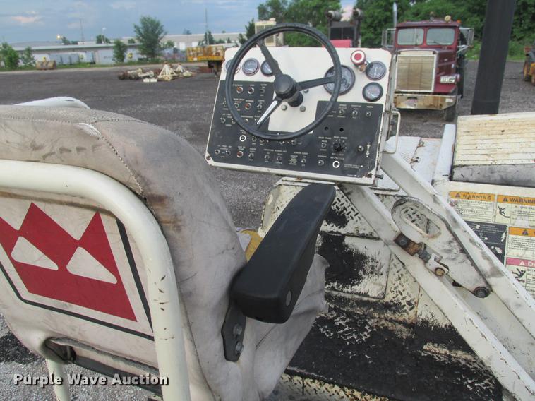 image for item DE3680 Cedarapids CR462 paver