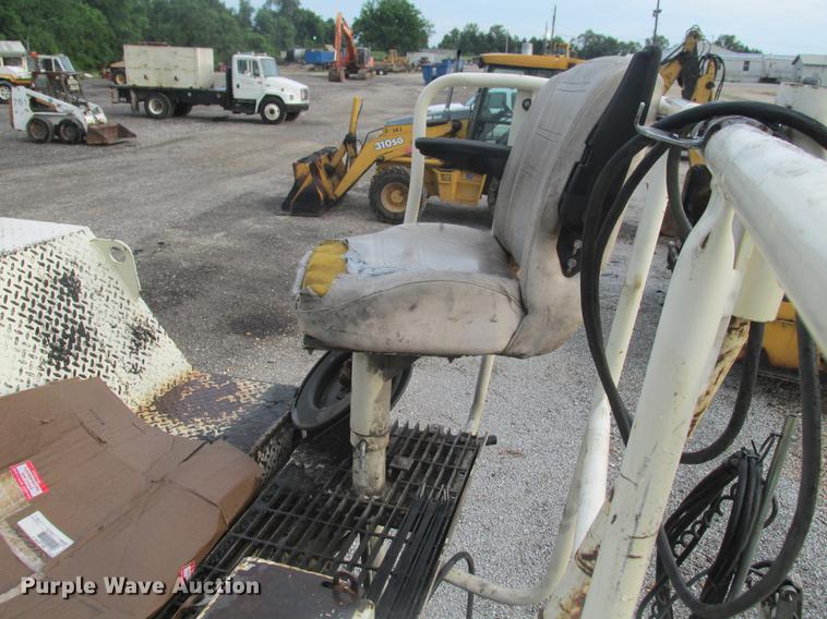 image for item DE3680 Cedarapids CR462 paver