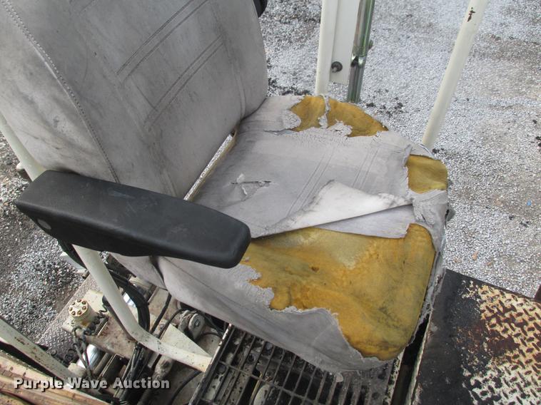 image for item DE3680 Cedarapids CR462 paver