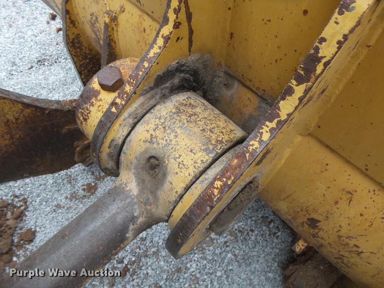 image for item DE3681 1993 Caterpillar 963 track loader