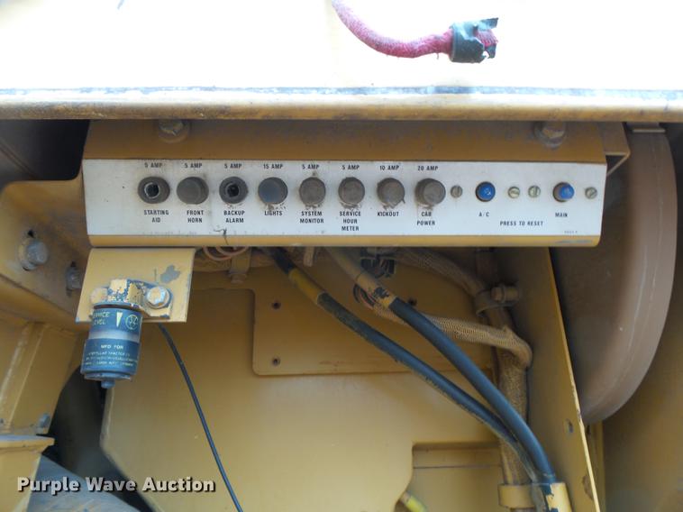 image for item DE3681 1993 Caterpillar 963 track loader