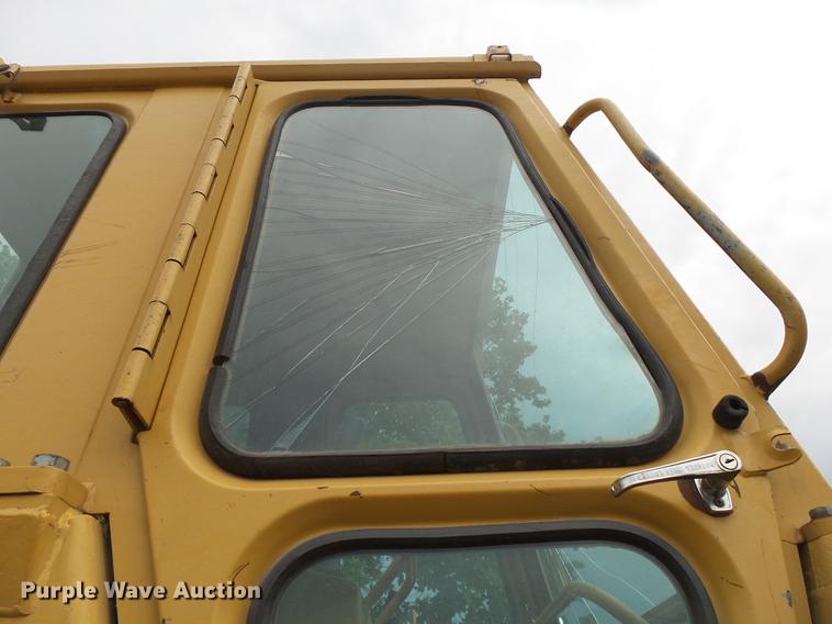 image for item DE3681 1993 Caterpillar 963 track loader