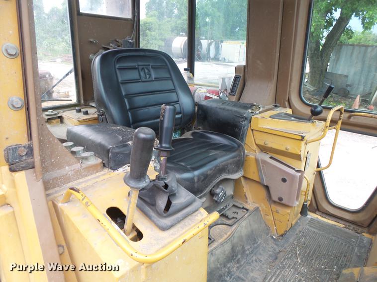 image for item DE3681 1993 Caterpillar 963 track loader
