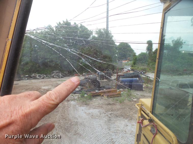 image for item DE3681 1993 Caterpillar 963 track loader