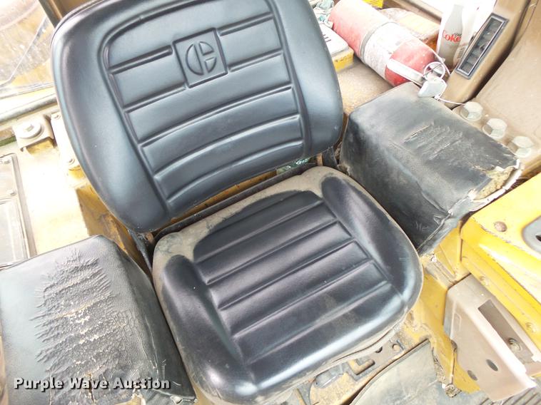 image for item DE3681 1993 Caterpillar 963 track loader