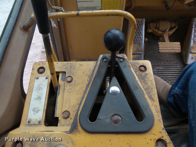 image for item DE3681 1993 Caterpillar 963 track loader