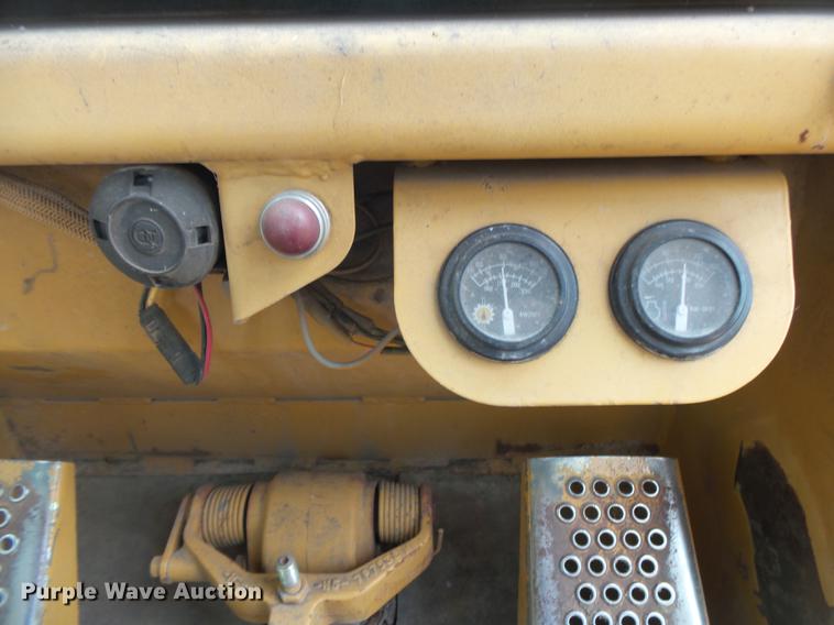 image for item DE3681 1993 Caterpillar 963 track loader