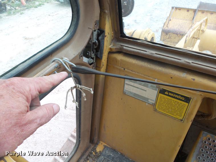 image for item DE3681 1993 Caterpillar 963 track loader