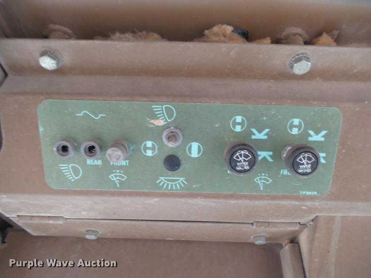 image for item DE3681 1993 Caterpillar 963 track loader