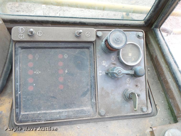 image for item DE3681 1993 Caterpillar 963 track loader