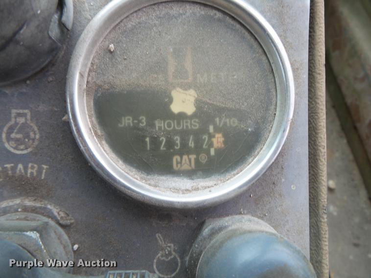 image for item DE3681 1993 Caterpillar 963 track loader