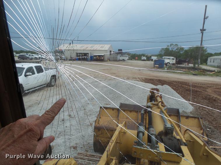 image for item DE3681 1993 Caterpillar 963 track loader