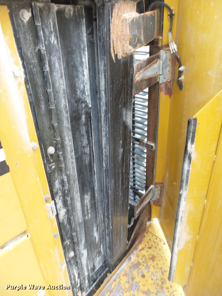 image for item DE3683 1997 Caterpillar 988F Series II wheel loader