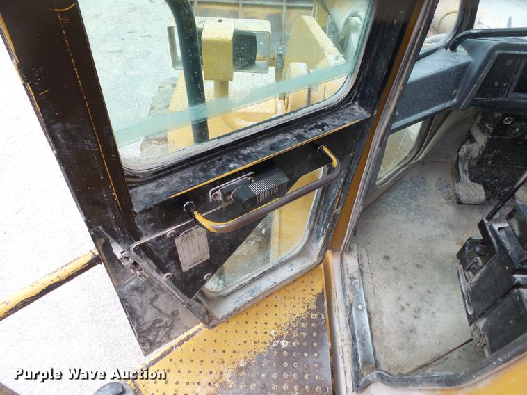 image for item DE3683 1997 Caterpillar 988F Series II wheel loader